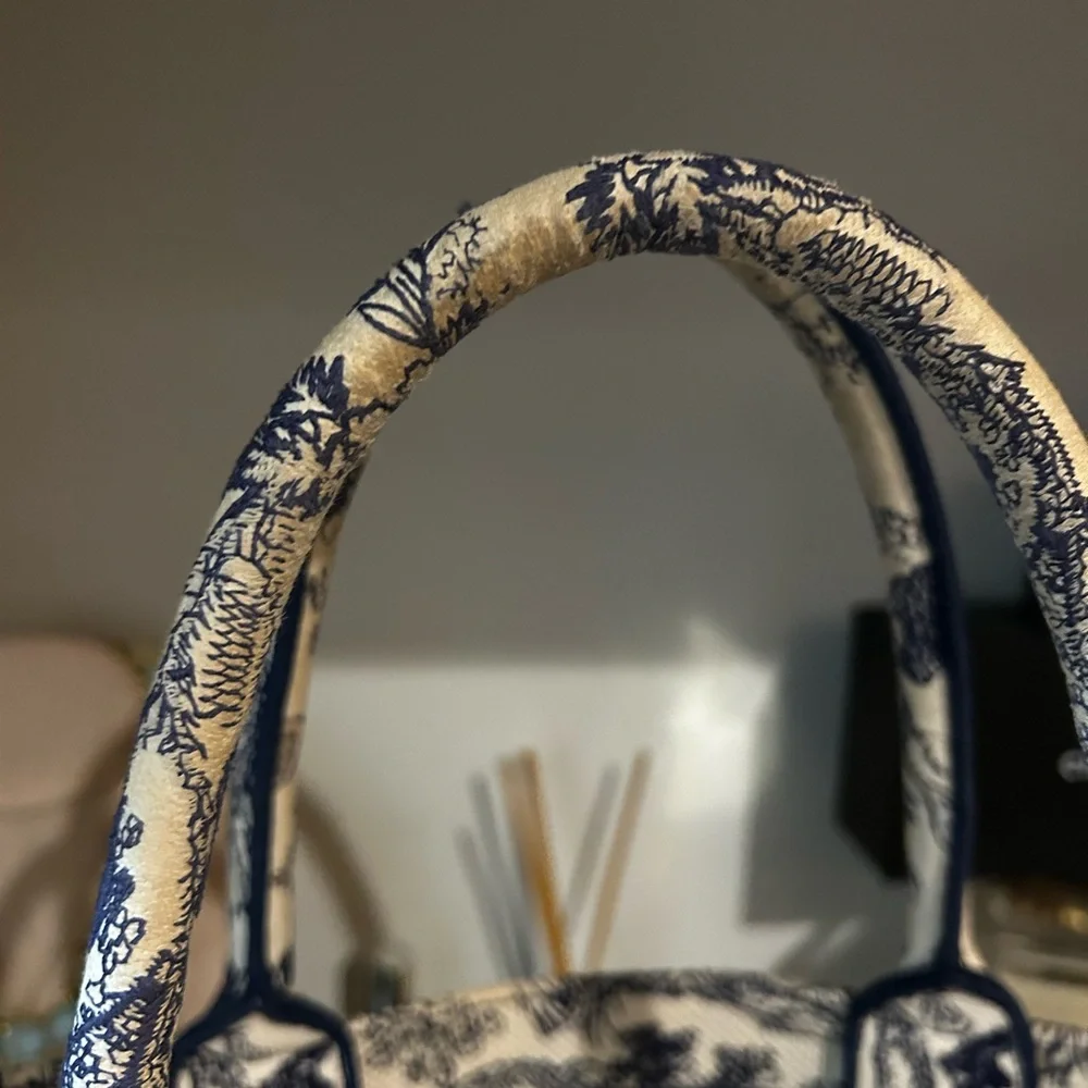 Christian Dior Medium Blue and White Toile Book Tote Bag - Picture 2 of 15